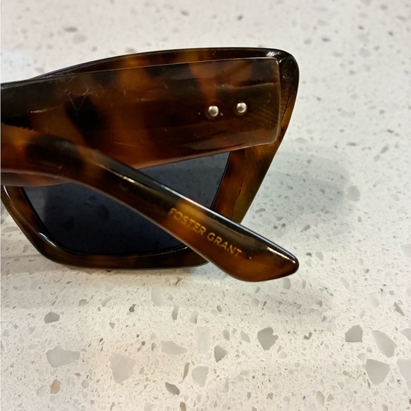 Foster Grant Tortoiseshell Square Sunglasses Cat 3 UV Protection Oversized - Picture 7 of 7